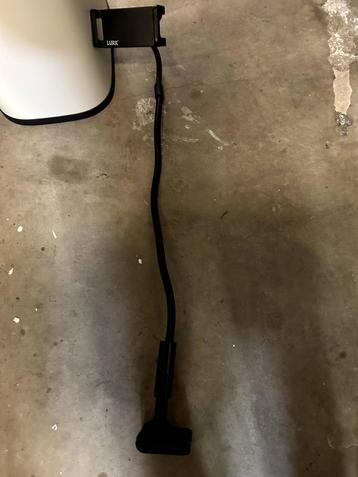 Tablet/Telefoon houder beschikbaar voor biedingen