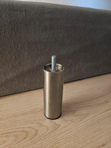 Ikea bedframe, lattenbodem, hoeslaken en verhogingspootjes - afbeelding 3