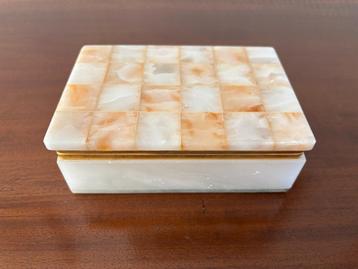 Vintage albast juwelenkistje / sieradenkistje. beschikbaar voor biedingen