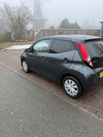 Toyota Aygo 1.0 Vvt-i 72pk 5D 2020 Grijs, Auto's, Voorwielaandrijving, 4 stoelen, Origineel Nederlands, Handgeschakeld