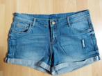 Korte spijkerbroek/ Hotpants, Broek, Meisje, Ophalen of Verzenden, Zo goed als nieuw