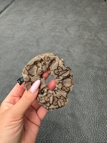 Gucci strik scrunchie beschikbaar voor biedingen