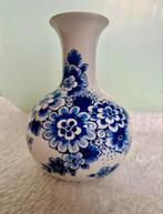 Delfts Blauw vaasje met bloemen, Huis en Inrichting, Nieuw, Glas, Minder dan 50 cm, Verzenden