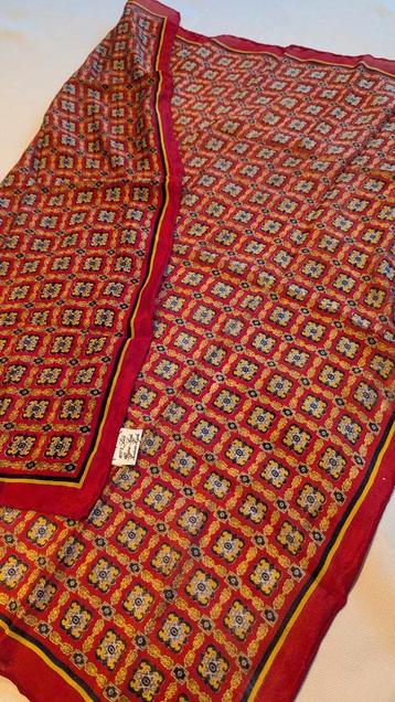 Vintage Zijden Sjaal - Prachtig Design! beschikbaar voor biedingen