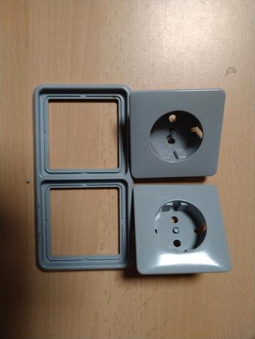 7 Dubbele Stopcontacten - Grijs beschikbaar voor biedingen