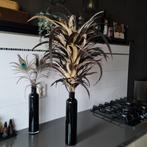 2 zwart glazen smalle fles vazen, Huis en Inrichting, Woonaccessoires | Kunstplanten en Kunstbloemen, Ophalen of Verzenden, Zo goed als nieuw