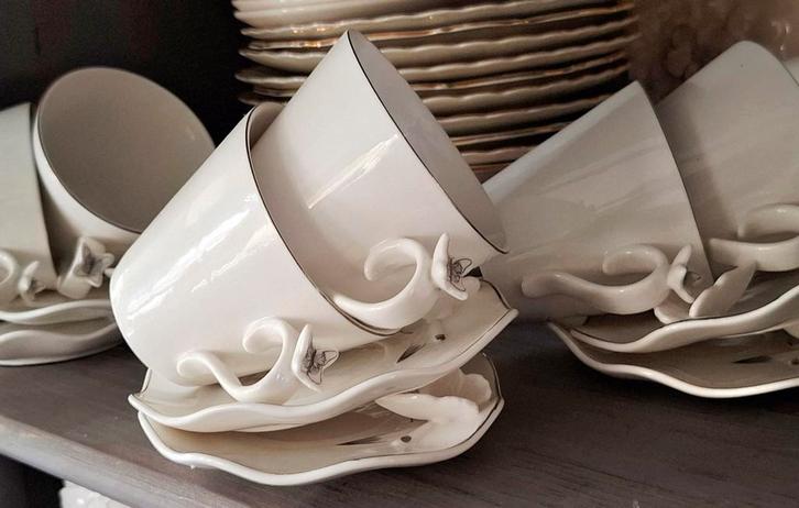 6 Kop en Schotels met Vlindertjes - Nieuwstaat!, Huis en Inrichting, Keuken | Servies, Nieuw, Kop(pen) en/of Schotel(s), Overige stijlen