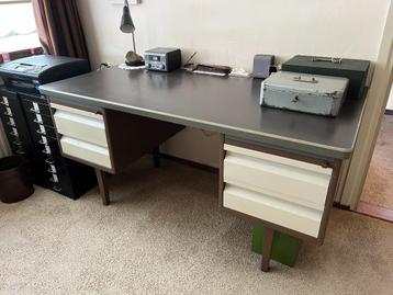 Stalen bureau jaren 50 merk Blerk beschikbaar voor biedingen