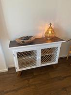 Wit houten kastje met glazen deurtjes, Huis en Inrichting, Kasten | Dressoirs, Ophalen, Gebruikt, 50 tot 100 cm, Glas