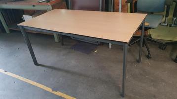 Kantine, vergader, werktafels van Ahrend