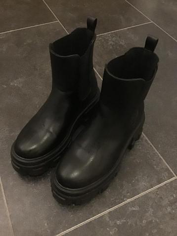 Kinderschoen mt 37 beschikbaar voor biedingen