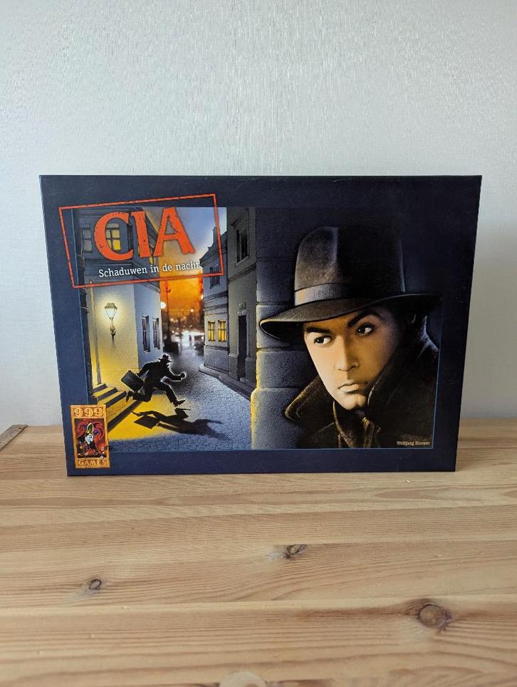 CIA, Schaduwen in de Nacht - bordspel, Hobby en Vrije tijd, Gezelschapsspellen | Bordspellen, Zo goed als nieuw, Een of twee spelers