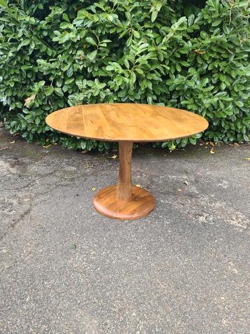 Nieuwe eettafel vintage stijl rond 120cm gelakt mango €200 beschikbaar voor biedingen