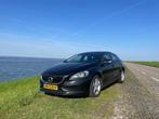 Volvo V40 2.0 D2 120PK 2017 Zwart, Auto's, Voorwielaandrijving, Stof, Zwart, 4 cilinders
