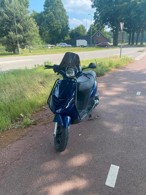 Piaggo zip, Fietsen en Brommers, Scooters | Piaggio, Zo goed als nieuw, Zip, Maximaal 45 km/u, Benzine, Ophalen