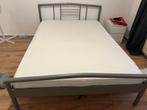 Twijfelaar bedframe met matras- grijs metaal, Huis en Inrichting, Ophalen, Gebruikt, 140 cm, Twijfelaar