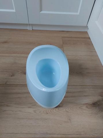 Blauw plaspotje voor peuters beschikbaar voor biedingen