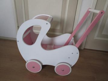 Mooie houten poppenwagen, merk Playwood, met dekje. beschikbaar voor biedingen