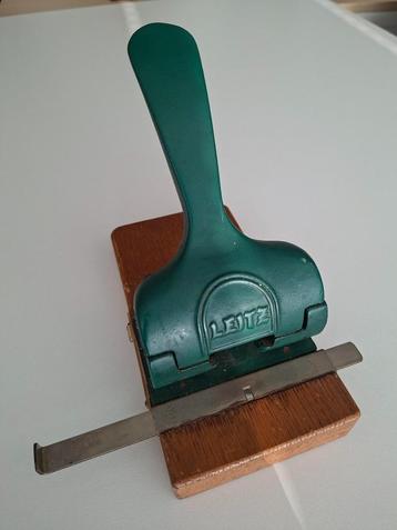 Vintage gietijzeren Leitz perforator industrieel design beschikbaar voor biedingen