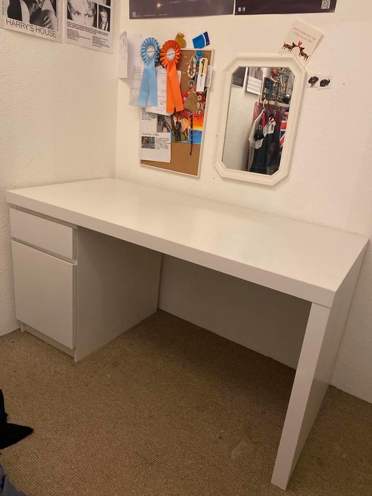 Wit Bureau met Lades IKEA Malm, Huis en Inrichting, Bureaus, Zo goed als nieuw, Bureau, Ophalen