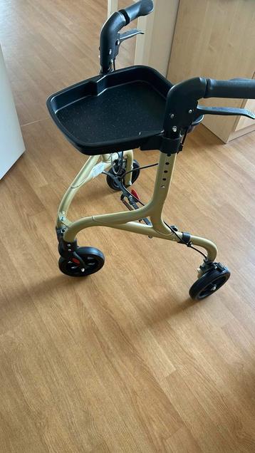 Inklapbare rollator beschikbaar voor biedingen