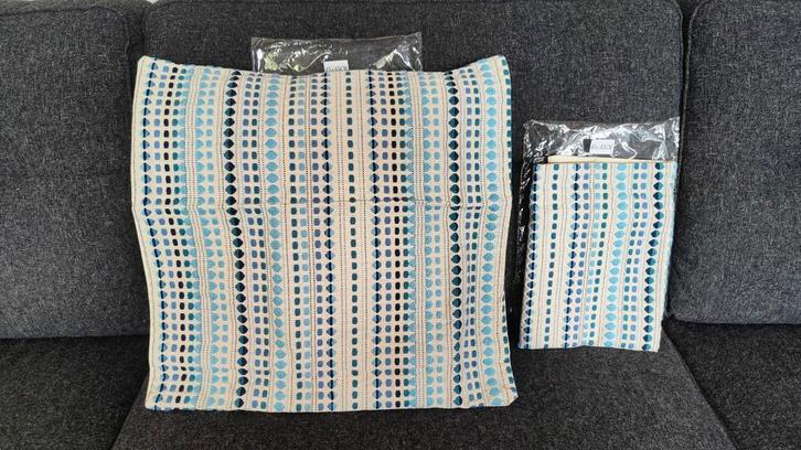 2 Nieuwe kussenhoezen crème met blauwtinten 45 x 45 cm, Huis en Inrichting, Woonaccessoires | Kussens, Nieuw, Blauw, Vierkant