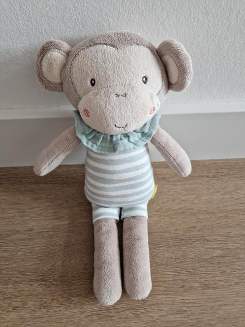 Knuffel aap Fehn gestreept shirt blauw wit 27 cm K8800, Kinderen en Baby's, Speelgoed | Knuffels en Pluche, Zo goed als nieuw
