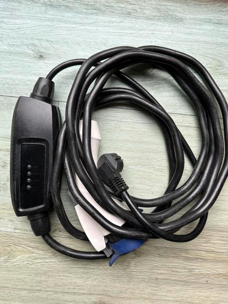 Lader voor elektrische- of hybride auto, Watersport en Boten, Navigatiemiddelen en Scheepselektronica, Gebruikt, Ophalen of Verzenden