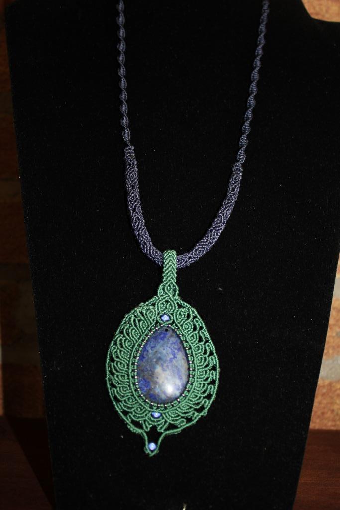 ketting macrame met natuursteen lapis, Sieraden, Tassen en Uiterlijk, Kettingen, Nieuw, Steen of Mineraal, Blauw, Ophalen of Verzenden