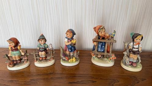 Hummels: kleine serie van 5 kleinere hummels ca 13-14 cm., Verzamelen, Beelden en Beeldjes, Zo goed als nieuw, Hummel, Ophalen