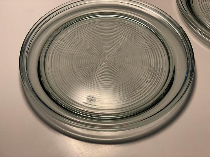 A.D. Copier: 2 grijze 'Primula' ontbijtborden 21 cm i.z.g.s., Antiek en Kunst, Antiek | Glas en Kristal, Ophalen of Verzenden