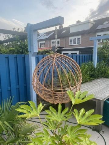 Hangstoel beschikbaar voor biedingen