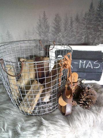 Metalen NIEUWE mand met handsvaten beschikbaar voor biedingen