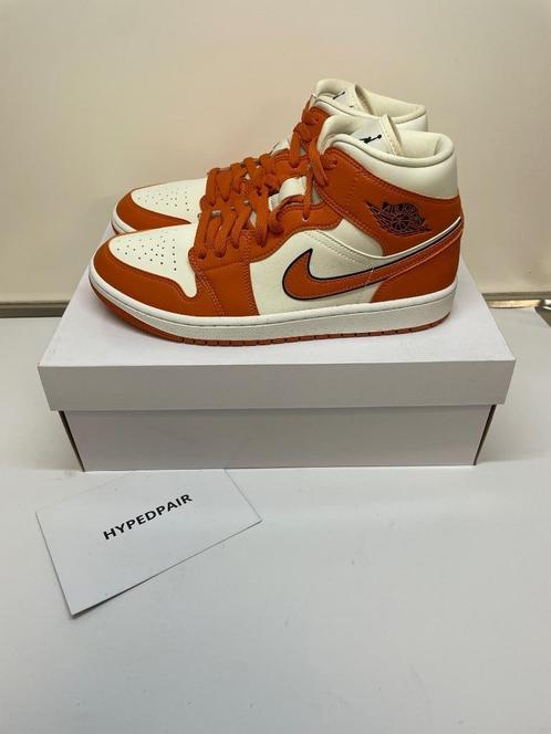 Air Jordan 1 Mid SE Sport Spice 43, Sport en Fitness, Basketbal, Nieuw, Schoenen, Ophalen of Verzenden