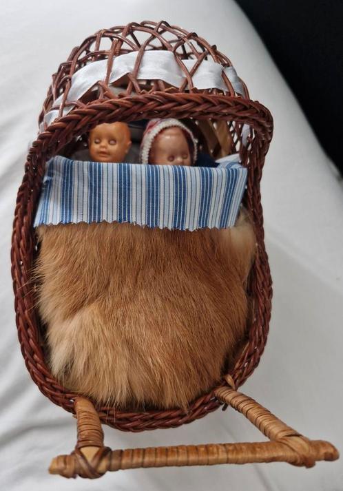 Poppenwagentje met oude popjes, Verzamelen, Poppen, Zo goed als nieuw, Pop, Ophalen of Verzenden