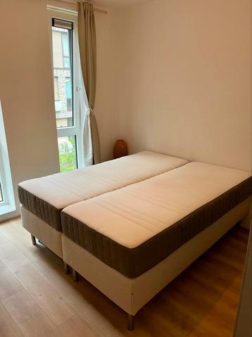Evenskjer boxspring met hövag matrassen te koop beschikbaar voor biedingen