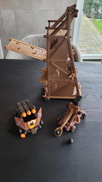 Playmobil stormtoren, katapult en vlammenschieter beschikbaar voor biedingen