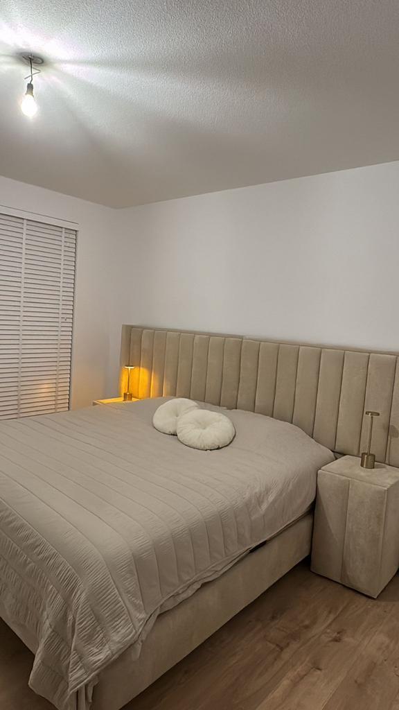 Luxe Teddy Bed, Huis en Inrichting, Slaapkamer | Bedden, Zo goed als nieuw, Tweepersoons, 180 cm, 200 cm, Stof, Beige, Ophalen