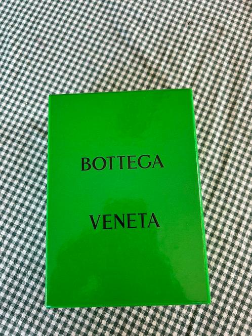 Bottega Veneta Green Empty Gift Box ( 18 cm, 12 cm), Huis en Inrichting, Woonaccessoires | Overige, Nieuw, Verzenden