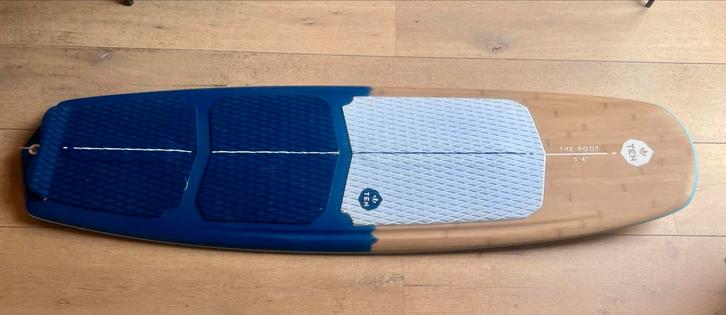 Ten The Root 5/4 Kitesurf Directional, Watersport en Boten, Windsurfen, Gebruikt, Plank, Minder dan 250 cm, Met vin(nen), Ophalen of Verzenden
