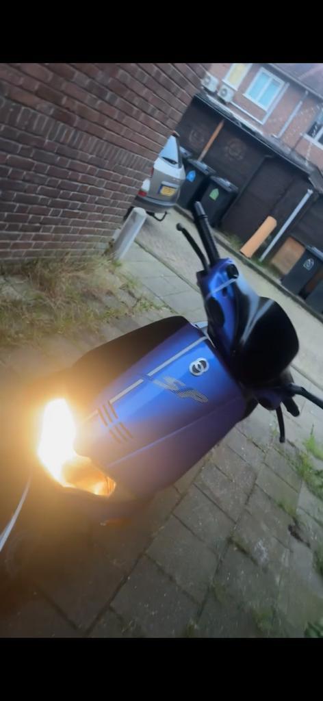 Runner 172cc A1 2500€ ALLEEN TEKOOP, Fietsen en Brommers, Snorfietsen en Snorscooters, Zo goed als nieuw, Gilera, Benzine, Ophalen of Verzenden