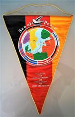 DDR Vaandel Vlag 45 cm van 3 lagen stof  --  Zee van Vrede, Ophalen of Verzenden