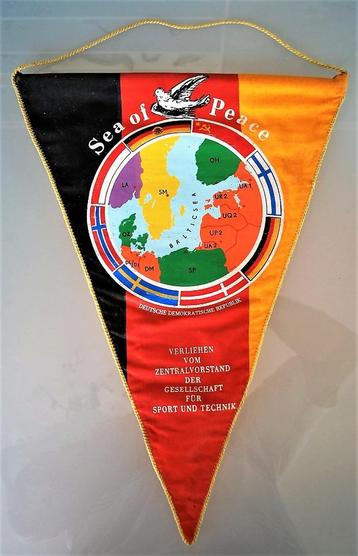 DDR Vaandel Vlag 45 cm van 3 lagen stof  --  Zee van Vrede  beschikbaar voor biedingen