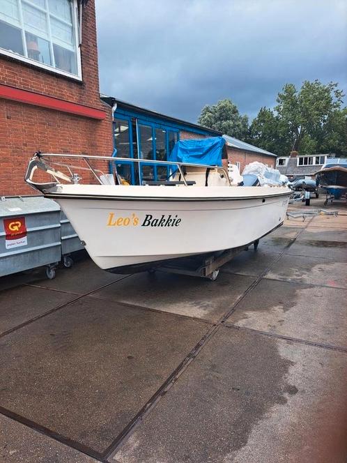 Consoleboot te koop, Watersport en Boten, Vis- en Consoleboten, Gebruikt, 3 tot 6 meter, Benzine, Buitenboordmotor, Polyester