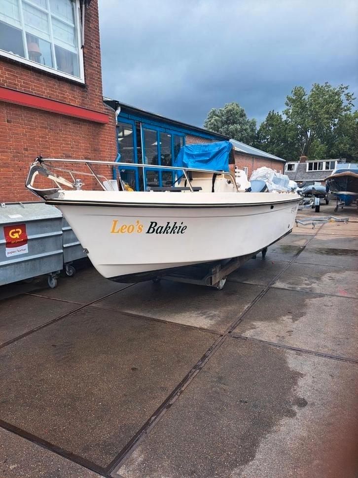 Consoleboot te koop, Watersport en Boten, Vis- en Consoleboten, Gebruikt, 3 tot 6 meter, Benzine, Buitenboordmotor, Polyester