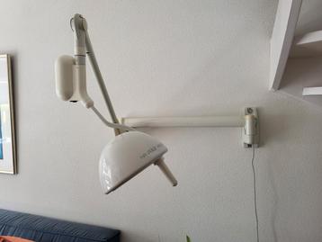 operatie lamp Hanaulux  beschikbaar voor biedingen