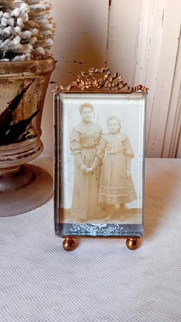 Antiek striklijstje met foto beschikbaar voor biedingen