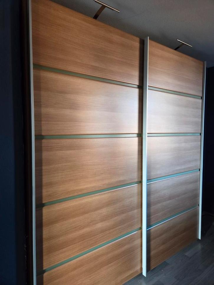 Ruime kledingkast met schuifdeuren, Huis en Inrichting, Kasten | Kledingkasten, Zo goed als nieuw, 150 tot 200 cm, 150 tot 200 cm
