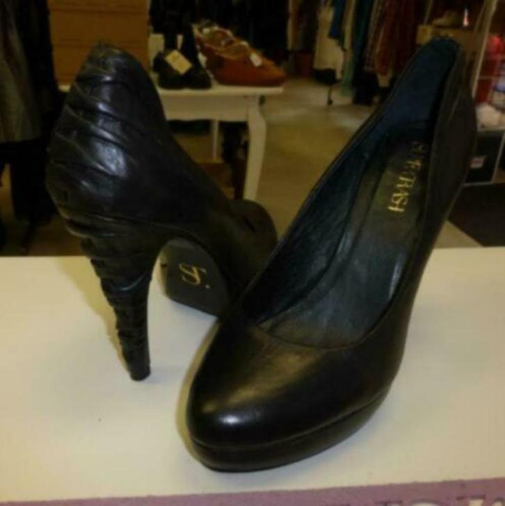 Supertrash highheels pumps zwart "gecropte" hiel 40 26883, Kleding | Dames, Schoenen, Zo goed als nieuw, Pumps, Zwart, Ophalen of Verzenden