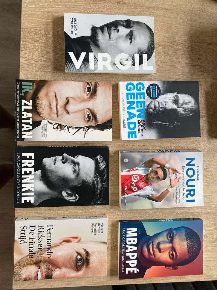 Diverse voetbal gerelateerde biografieën, Boeken, Sportboeken, Zo goed als nieuw, Balsport, Ophalen